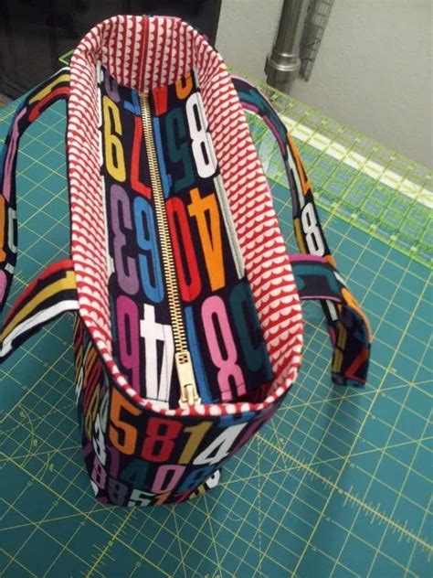 How To Add A Recessed Zipper To A Tote Free Sewing Tutorials In 2020