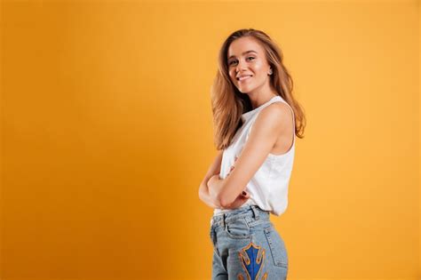 Retrato De Una Niña Bonita Sonriente Foto Gratis