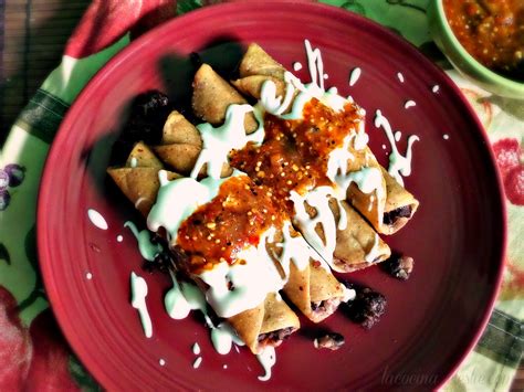 Pronunciation of flautas de pollo with 1 audio pronunciations 0 rating rating ratings record the pronunciation of this word in your own voice and play it to listen to how you have pronounced it. Flautas de Frijol Negro - La Cocina de Leslie (en Español)