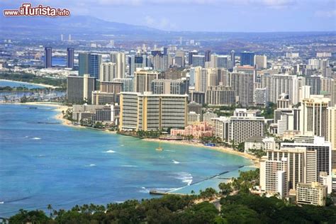 Hawaiian aroma caffé is hawaii's most instagrammable coffee shop. Panorama della spiaggia di Waikiki Beach. E' ... | Foto ...