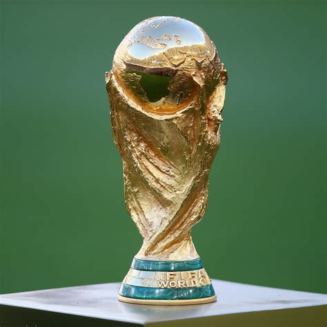 world cup 2014 trophy weight fifa prize history gold carat details and more bleacher report