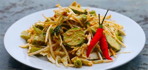 Umumnya, sayuran yang ada di dalam salad sayur adalah sayuran segar atau mentah tetapi ada juga yang menggunakan sayuran matang. Ragam Salad Tradisional Indonesia dalam Balutan Saus ...