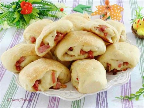I panini napoletani sono una delle ricette classiche della cucina partenopea. Panini napoletani Bimby TM5 e TM31 - Ricetta Il Cuore in ...