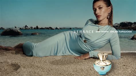 Bella Hadid und Hailey Bieber für Versace Turquoise so duften Luxus
