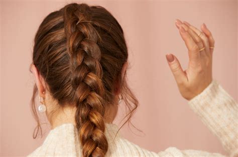 How to do a Dutch Braid in 6 Easy Steps (With Inspiration ...