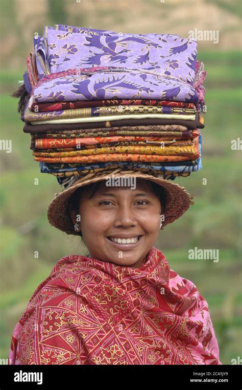 Balinese Lady Woman Bali Indonesian Hi Res Stock Photography And Images
