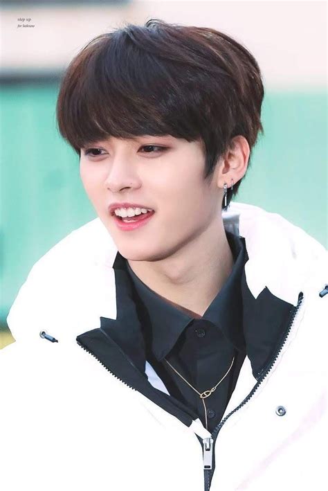 Stray kids lee know (lee minho) is my favorite dancer ever and ultimate kpop bias, and has being dancing for over 10 years now. Pin by ᴶⁱˢᵘⁿᵍ on Stray Kids; pics in 2020 | Stray kids ...