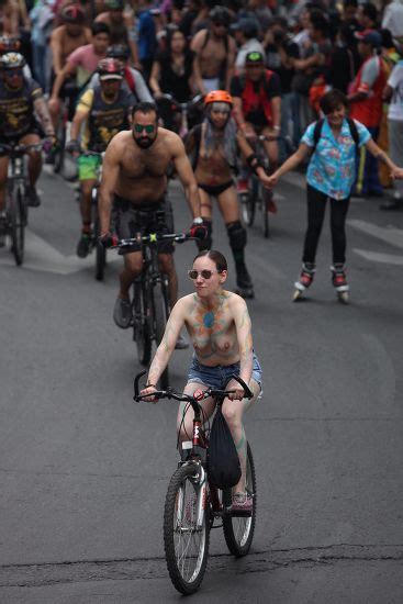 Hundreds Cyclists Participate World Naked Bike Foto De Stock De Contenido Editorial Imagen De
