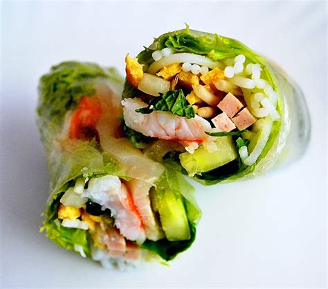 Habt ihr das schon probiert, euch sommerrollen selbst zu machen? Rezept Vietnamesische Sommerrollen | Read-The-Trieb
