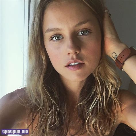 Isabelle Cornish The Fappening Topless And Sexy Photos Top Nude