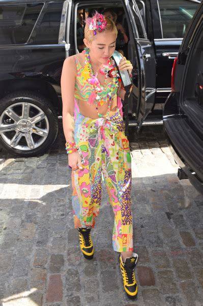 Miley Cyrus Debuts Dirty Hippie At Nyfw With Jeremy Scott