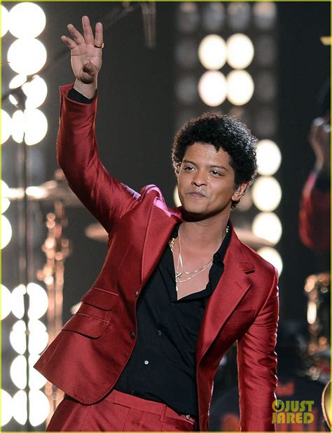 Bruno Mars Billboard Music Awards 2013 Performance Video Photo