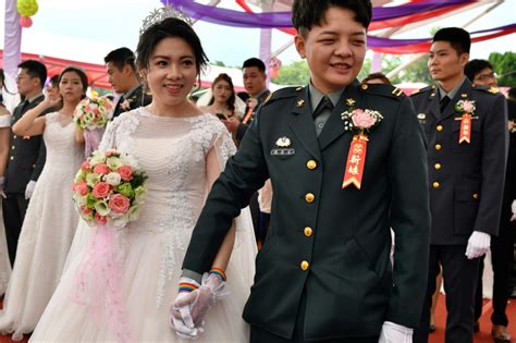 Gay Couples Tie Knot For First Time At Taiwan Military Wedding Ibtimes Uk