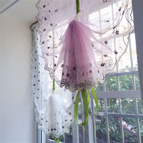 Bedroom furniture beds bedroom sets headboards bed frames dressers & chests nightstands choose a scalloped valance in a sophisticated print for an elegant addition to your living room, or opt for a a balloon valance is puffed up with gathering or shirring to create a unique and dramatic look. 9 Mindblowing Inspirational Balloon Curtains For Bedroom ...
