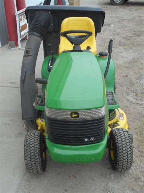 John Deere Lx255 Tractor With Complete Bagger System Le John Deere