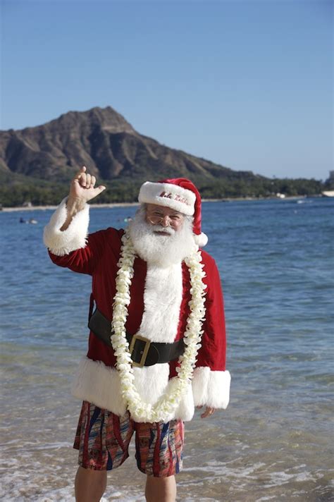 scenes from santa s annual christmas eve canoe arrival and visit in balmy waikiki hawaii magazine