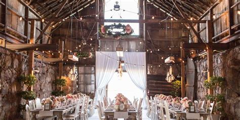 20 Gorgeous Fall Wedding Venues For Your Unforgettable Moment