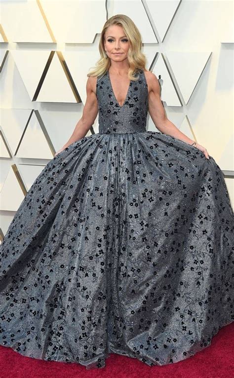 Kelly Ripa From 2019 Oscars Red Carpet Fashion E Online Red Carpet