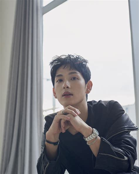 Im si wan vs shin se kyung | comparing age, height, zodiac sign, net worth & more by fk creation. Im Si Wan Talks About Career Journey + "Hell Is Other People"