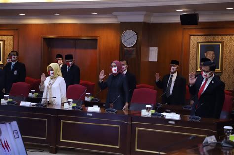 Peringatan hari lahir pancasila ini didasarkan dari perumusan pancasila dalam sidang bpupki atau badan usaha persiapan kemerdekaan yang digelar pada 1 juni 1975. Kementerian Pendayagunaan Aparatur Negara dan Reformasi ...