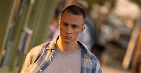 Outer Banks Rafe Cameron S Buzz Cut Is The Star Of Season Pedfire