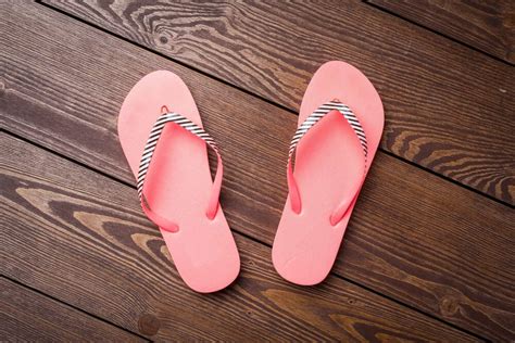 11 Reasons You Should Never Wear Flip Flops The Healthy