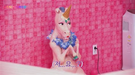 Joe Le Sserafim On Twitter Kazuha And Yunjin Found A Suspicious Looking Unicorn Statue Made
