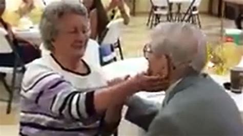 Video 92 Year Old Man Serenades 90 Year Old Wife On 50th Wedding