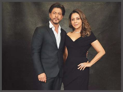 srk poses romantically with wife gauri khan movie review