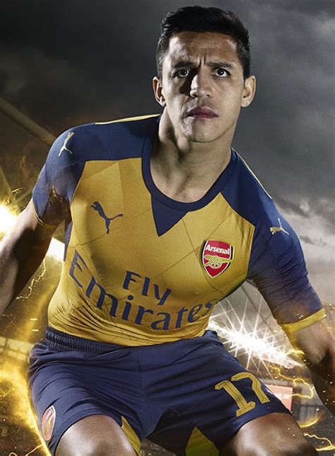 Our handsome french bloke (not our first and please god, not our last olivier giroud | tumblr. Alexis Sanchez, Olivier Giroud model Arsenal's new away kit