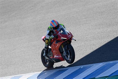 Cycle world evaluates the 2020 ducati panigale v2 at the circuito de jerez in spain. DUCATI PANIGALE V4R (2019 - on) Review | MCN