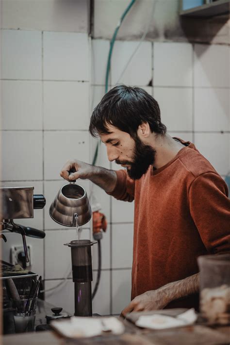 Dotan Preparing Coffee Using The Aeropress Coffee Blog Coffee Uses