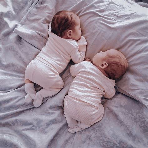 Pin By Shereen J On Crianças Gêmeas Twin Baby Girls Twin Babies