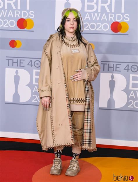 Billie Eilish En La Alfombra Roja De Los Brit Awards 2020 Alfombra