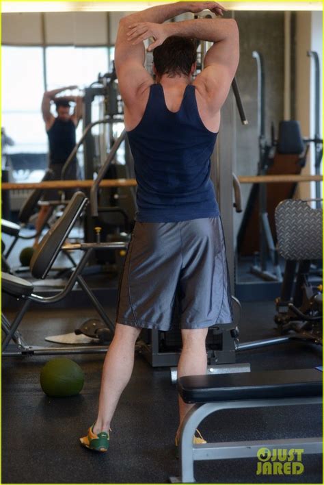 Hugh Jackman Bulging Biceps Workout Photo Hugh Jackman
