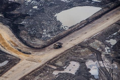 Canadas Oil Sands Exports To Asia Reach Record With New Link Bloomberg