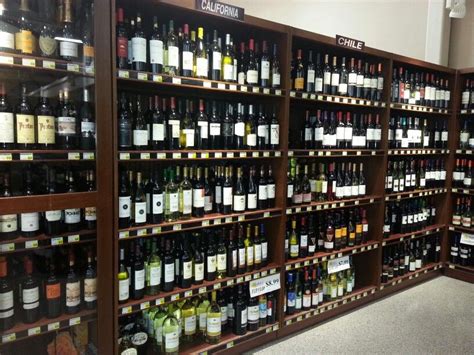 Spice organization, cabinet organization, small cabinets Pin by Benjamin Hernandez on RON Y VINOS | Decorating ...