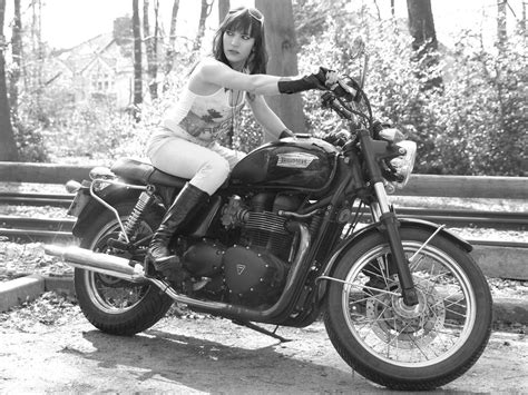 Girls On Motorcycles Pics And Comments Page 78 Triumph Forum