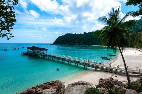 The perhentian islands have white sand beaches and varied aquatic life but is this the unspoilt marine paradise that some claim? Perhentian Island Resort | Viaggio in Malesia ...