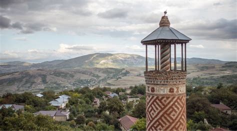 Şuşa havasının tərkibi, təmizliyi, saflığı və müalicə əhəmiyyəti baxımından kurort şəhəridir. Şuşa: Azərbaycan mədəniyyətinin incisi - İki sahil
