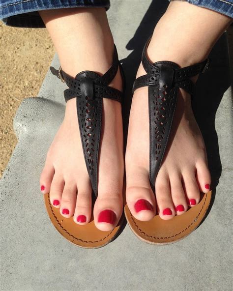 Red Toes And Wide Strap Thong Sandals Rthongsandals