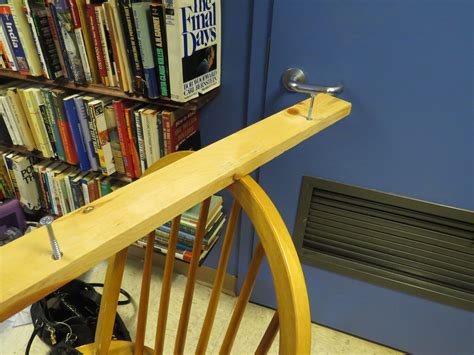 This table screams less is more!. How to Build a Floating Desk | Floating desk, How to build ...