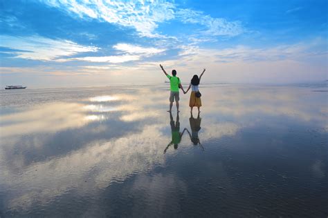 Head to kuala selangor beach, a unique tourist destination only accessible twice a month when the sand bar emerges from the tide to create this fascinating phenomenon. Sky Mirror Kuala Selangor | Official Portal of Kuala ...