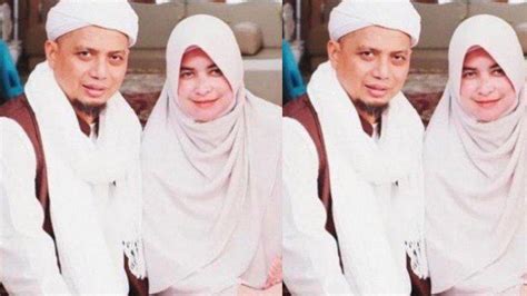 Ummi Yuni Istri Alm Ustaz Arifin Ilham Dikabarkan Menikah Lagi