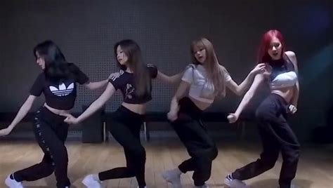 The Crop Top Adidas Jennie Kim In The Video Ddu Ddu Duu Dance Practice