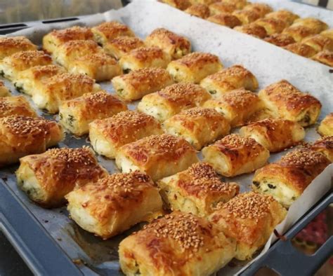 Peynirli Börek Tarifi YemekEv com
