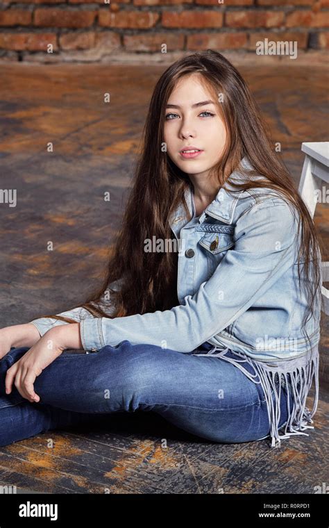 Portrait Teenager Girl Sitting Floor Young Beautiful Expressive