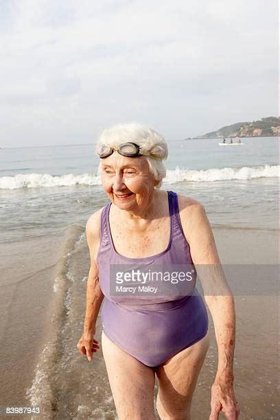 Senior Woman In Bathing Suit Photos Et Images De Collection Getty Images