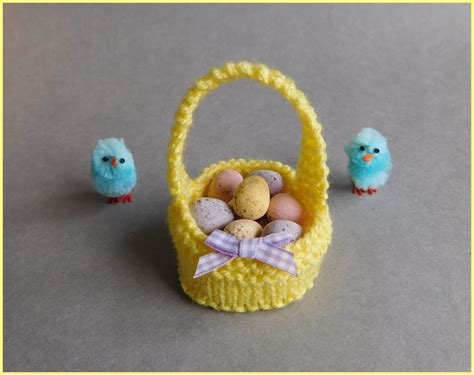 Calling all knitters – Easter treats! – Headway