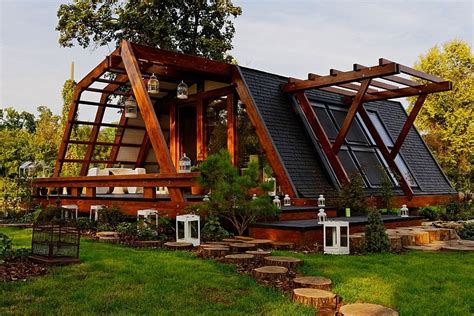 15 Incredible Self Sustaining Homes For Your Homesteading Passion